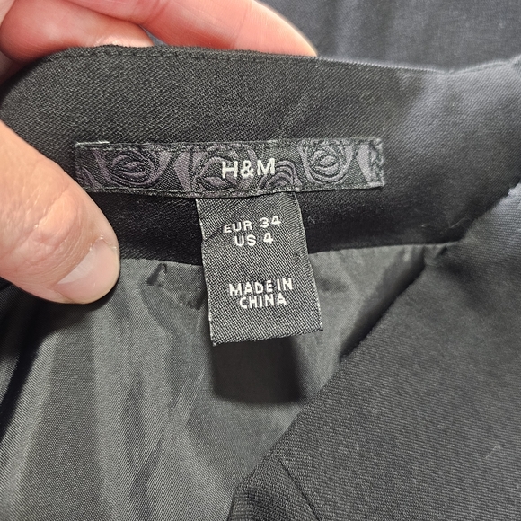 H&M Black Kick Pleat Skirt Size 4 - Picture 4 of 12